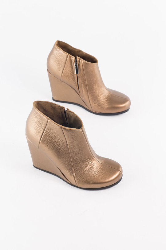 Wedges Bronze, Peter Non