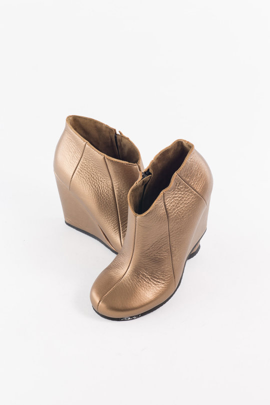Wedges Bronze, Peter Non