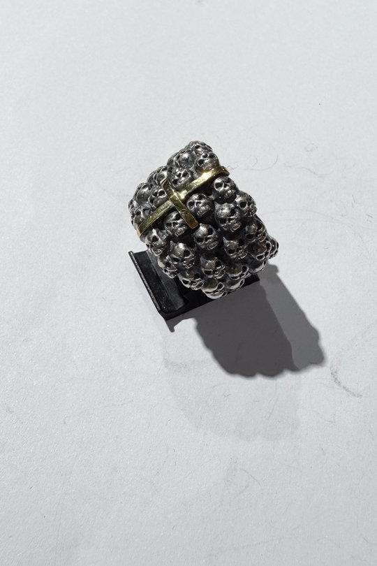 Ring TRI32 Multiple skull ring silver/gold, Tobias Wistisen