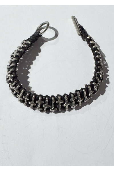 Armband TBR500 Crossed beads macrame bracelet black/silver, Tobias Wistisen