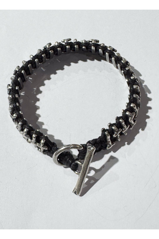 Armband TBR500 Crossed beads macrame bracelet black/silver, Tobias Wistisen