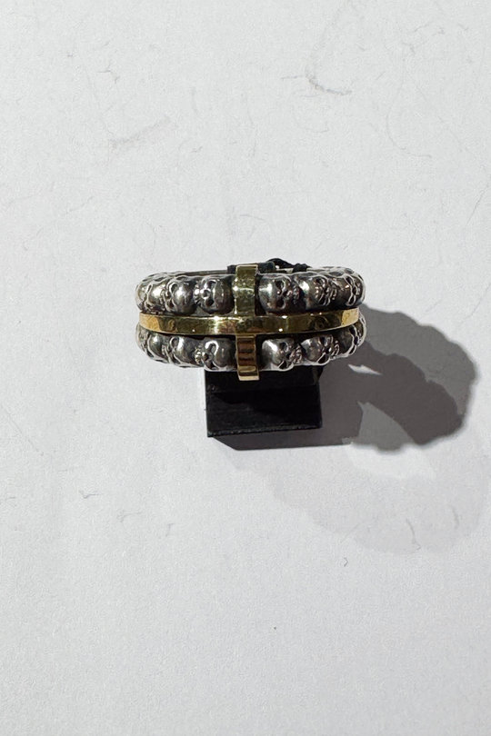 Ring TRI256 Narrow multiple skull ring silber/gold, Tobias Wistisen