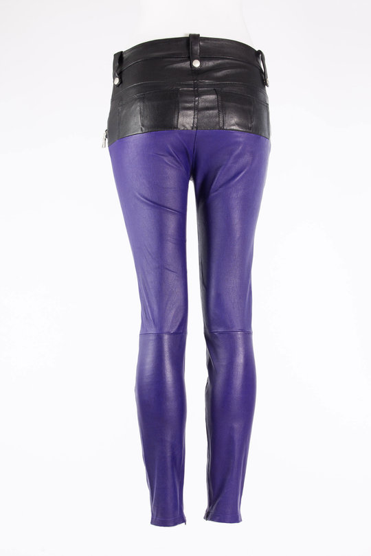 Lederhose Schwarz-Lila, UNRAVEL PROJECT